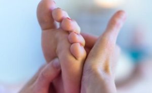 Comment-agir-sur-nos-emotions-grace-a-la-reflexologie-plantaire-le-psychisme-dans-nos-pieds_imagePanoramique647_286